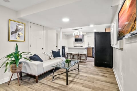 Welcome to Minneapolis Magic! A brand new 2 bedroom/1bathroom unit in the heart of Minneapolis.