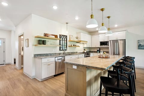 Large Island with seating for 5