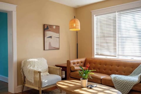 Very spacious living room with plenty of seating and room to spread out. 