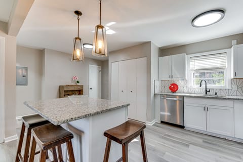 Dining Bar | Dishware/Flatware