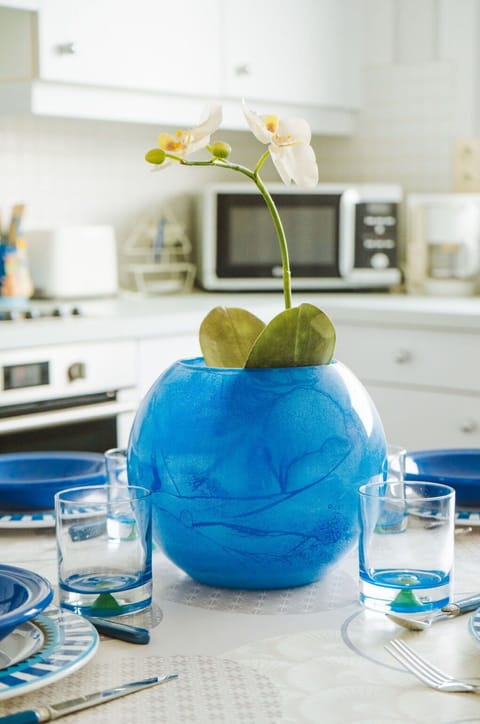 Water, Building, Sky, Daytime, Property, Swimming Pool, Azure, Window, Tower Block, Plant