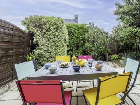 Table, Cloud, Sky, Furniture, Tableware, Property, Chair, Plant, Outdoor Table, Outdoor Furniture