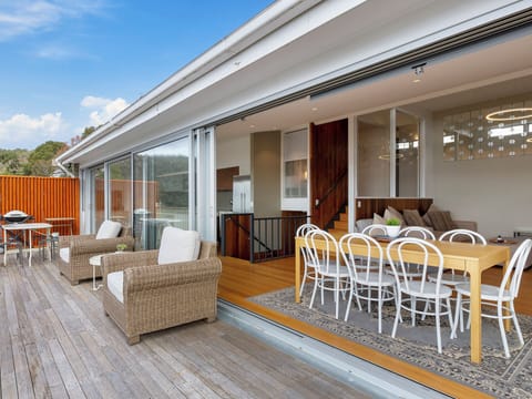 006 Open2view ID584769 1 271 Nelson Road