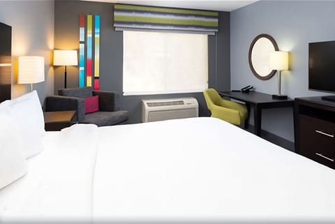 Settle in at the desk and work comfortably in peace.