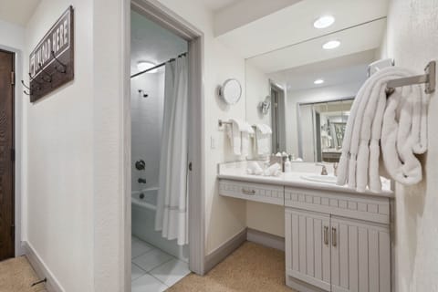 1709933465640-1443-9