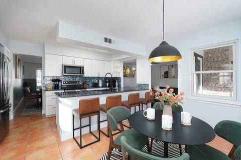 Fully stocked kitchen with seating at barstools and breakfast nook