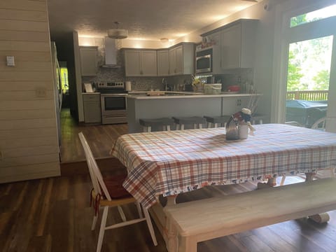 Come and enjoy breakfast and coffee as a family!!