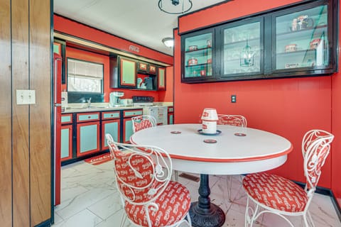 Dining Area | Dishware & Flatware