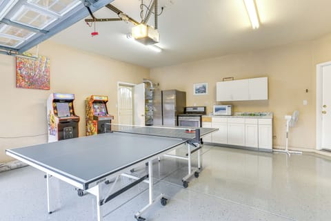 Game Room (Garage) | Ping Pong | Arcade Games | Kitchenette