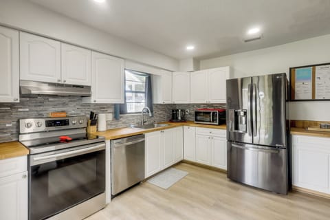 Kitchen | 1st Floor | Keurig Coffee Maker | Blender | Toaster Oven