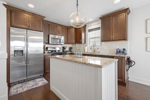 Shore Thing's well stocked kitchen!