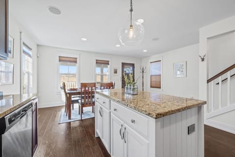 Shore Thing's well stocked kitchen!