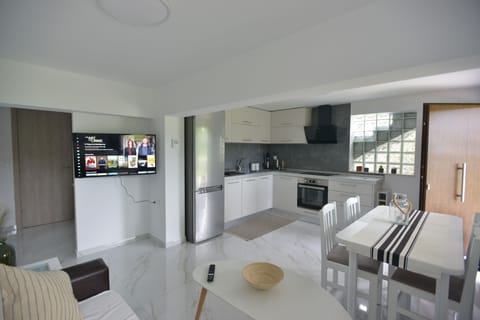 Σαλόνι και κουζίνα