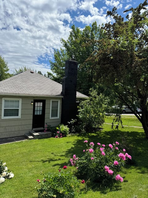 Guest entry on 10th street