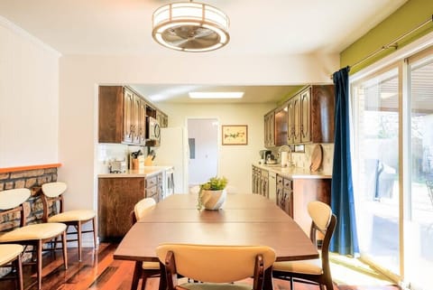 A bright and inviting dining space, perfect for gathering and sharing meals.