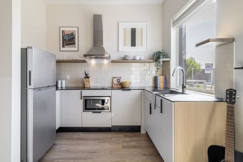 Fully equipped kitchen.