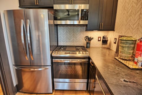 Gas Stove & Oven and Fridge with Icemaker