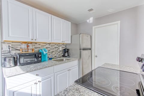 You’ll love the convenience of this fully equipped kitchen, where you can brew coffee, cook meals, or prepare snacks. The cozy layout and warm ambiance make cooking here a delightful part of your stay.