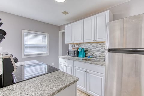 You’ll love the convenience of this fully equipped kitchen, where you can brew coffee, cook meals, or prepare snacks. The cozy layout and warm ambiance make cooking here a delightful part of your stay.