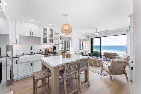 Breakfast becomes a picturesque affair with those panoramic ocean views.