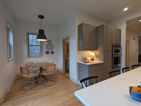 Additional seating for four people.