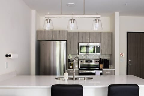 Fully equipped kitchen with bar seating