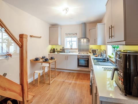 Kitchen/diner | Mews Cottage, Abergele