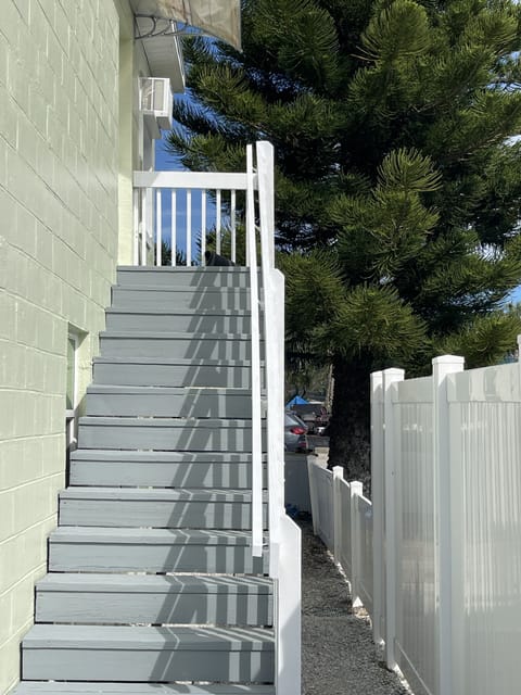 Steps up to the unit