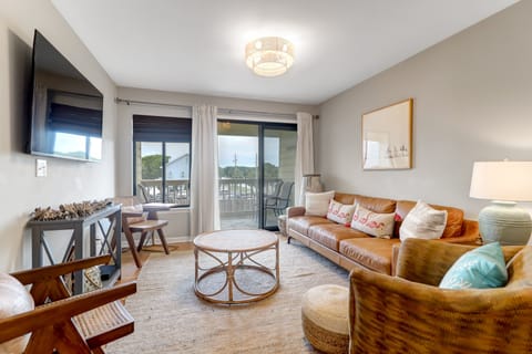 204A Oceanside - Living Room