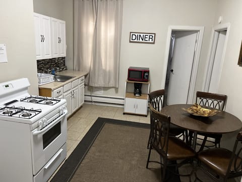Full kitchen