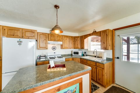 Kitchen | Keurig/Drip Coffee Maker | Dishware & Flatware | Cooking Basics