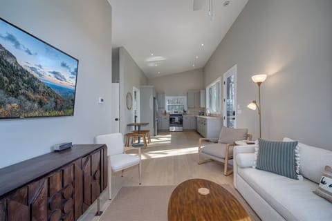 Living Area Into Kichen