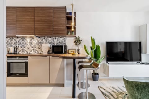 Fresh brews and tasty meals await in your city hideaway.