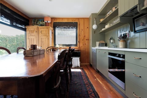 Open kitchen-dining space