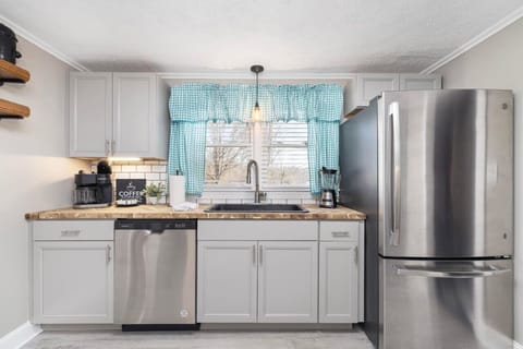 This well-appointed kitchen has everything you need.