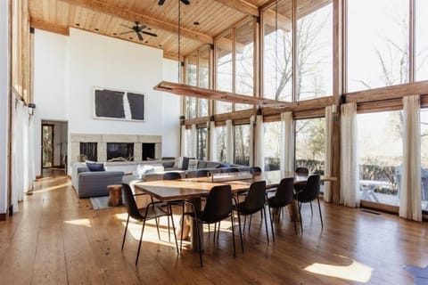 Welcome to Modern Living in Lakeside, MI!