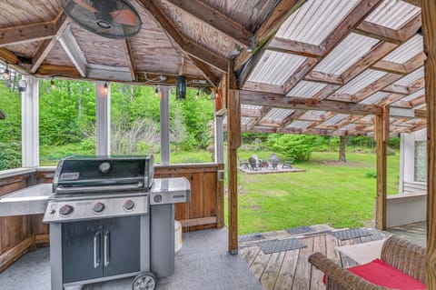 Private Deck | Outdoor Seating | Gas Grill