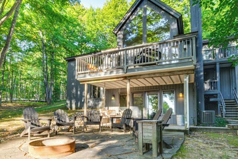 Suttons Bay Vacation Rental | 5BR | 3BA | 3,700 Sq Ft | Stairs Required