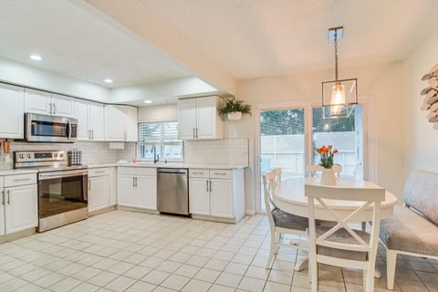 Kitchen | Cooking Basics | Keurig/Drip Coffee Maker