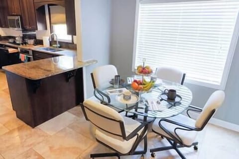 16ae6a8f 2c63 4b4b 8645 75dc032a8ace