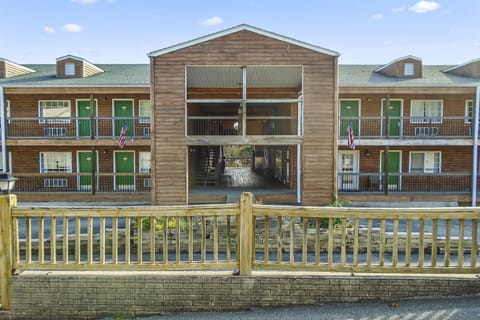 2nd and 3rd floor (Front)