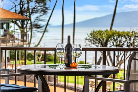 Dine al fresco on your private lanai!
