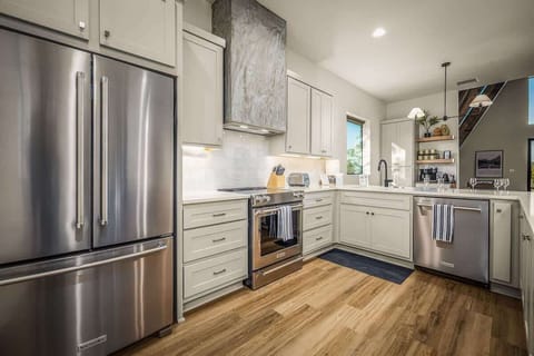 [Kitchen] A kitchen that makes entertaining easy