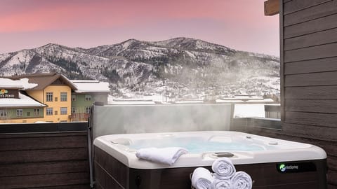 Hot Tub, Rooftop Level, Kingdom House - Enjoy soaking in the private rooftop hot tub.