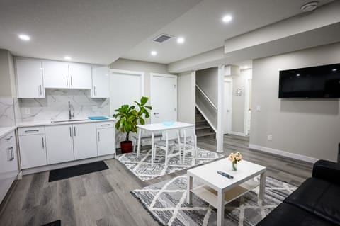 Wet Bar with Dinning area