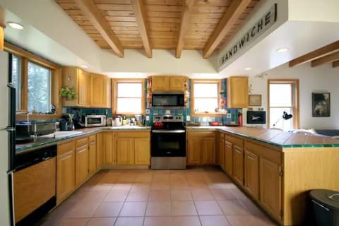 Kitchen with dishwasher