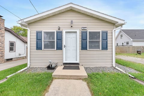 Stay in our 399 sq ft studio tiny house! Studio means bedroom is in living room