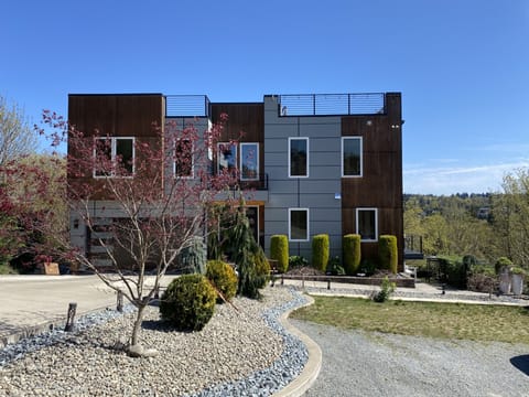 Front of the house/Front yard/driveway/parking