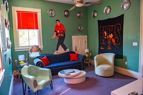 Elvis Suite living area with queen sized sleeper sofa