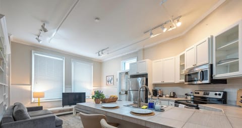 Step into your ideal Albany retreat — a bright, open-concept space featuring a stylish kitchen, cozy living area, and all the comforts of home. Scan the QR code for a 3D virtual tour and explore every corner before your stay!